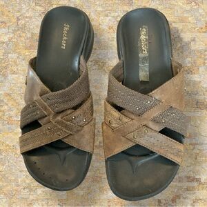 ‼️Skechers Tan Criss-Cross Slide Sandals Stud Detail